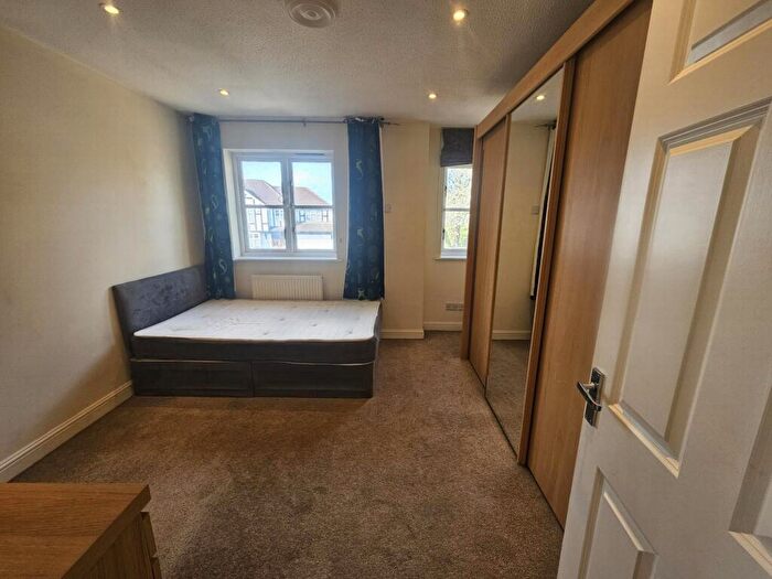 2 Bedroom Semi-Detached House For Sale In Sefton Avenue, Mill Hill, NW7