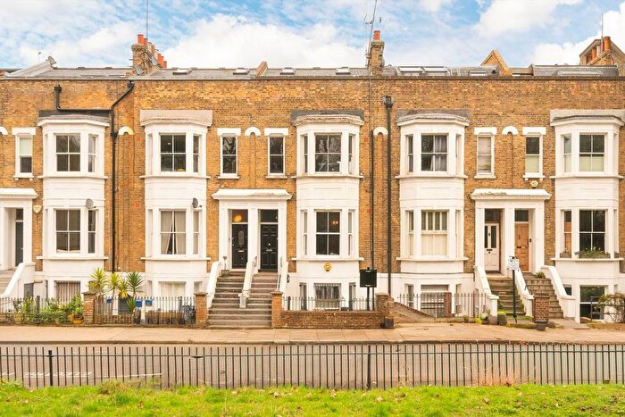 2 Bedroom Maisonette For Sale In Cadogan Terrace, Victoria Park, E9