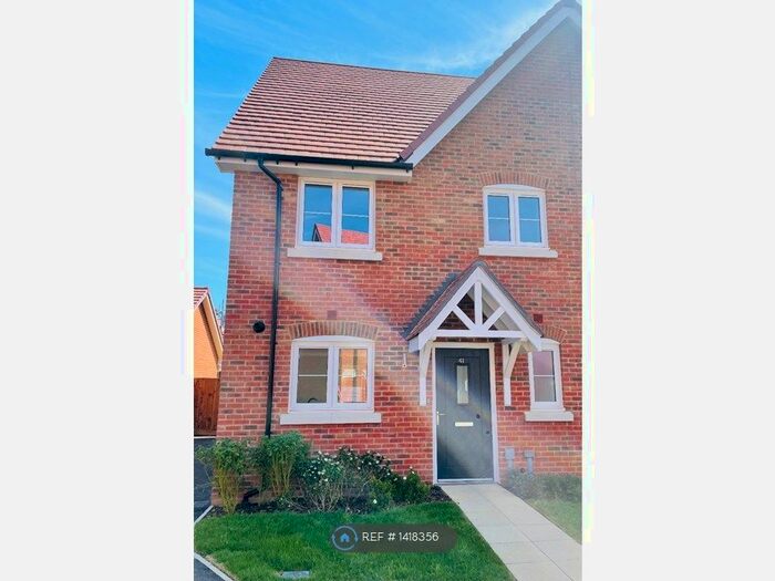 3 Bedroom Semi-Detached House To Rent In Hazel Close, Paddock Wood, TN12