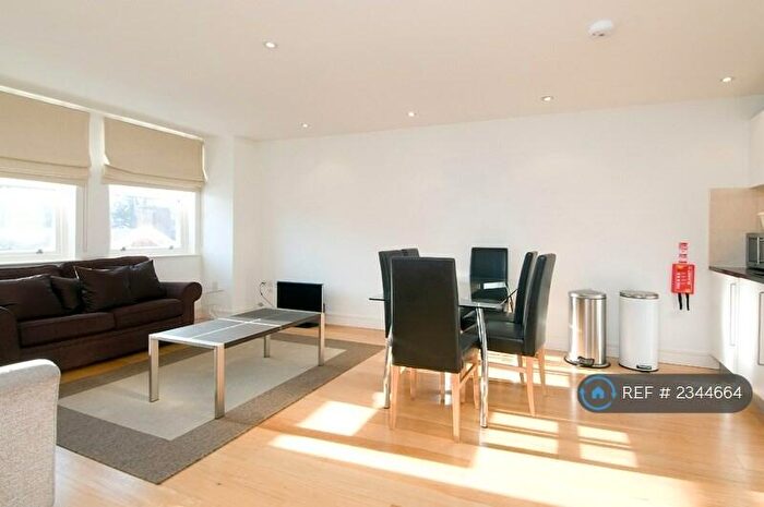 2 Bedroom Flat To Rent In Regency House, Chelsea, SW10