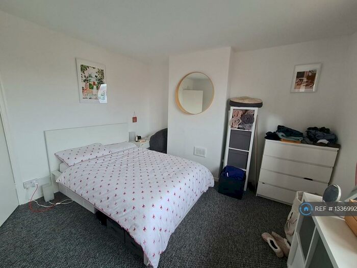 2 Bedroom End Of Terrace House To Rent In Maltravers Terrace, Sheffield, S2