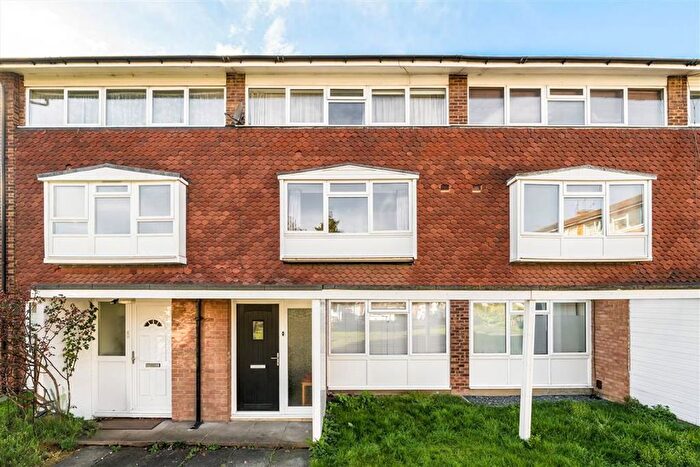 2 Bedroom Maisonette For Sale In Fairby Road, Lee, SE12