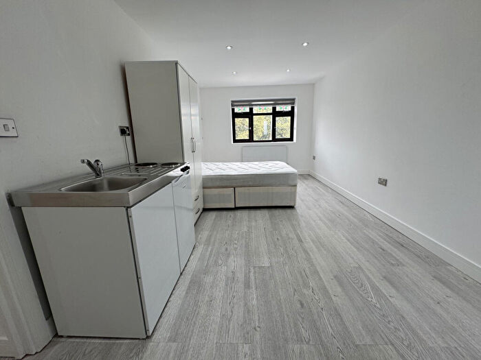 Terraced House To Rent In Russell Road, Tilbury, RM18