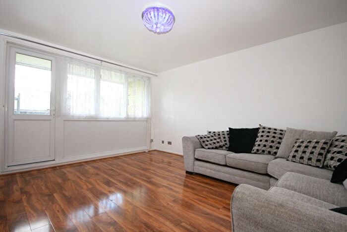 2 Bedroom Maisonette To Rent In Campbell Road, E3
