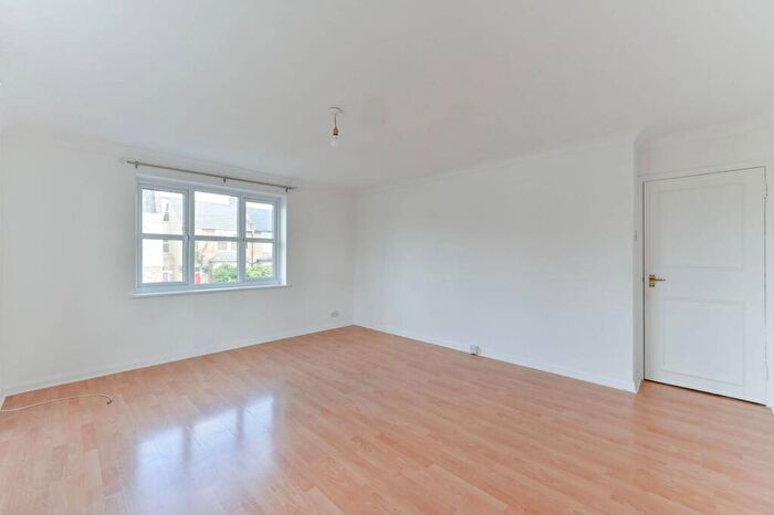 2 Bedroom Flat For Sale In Somerville Road, Penge, London, SE20