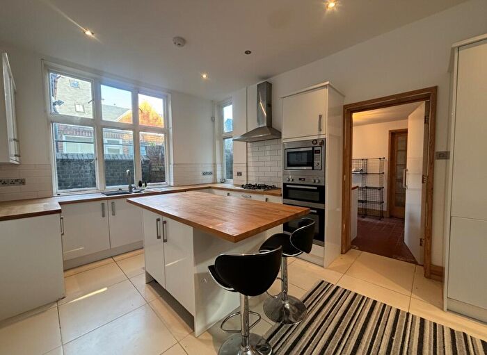 2 Bedroom Flat To Rent In Barrack Lane - Bed - Professional, The Park, East Midlands, NG7