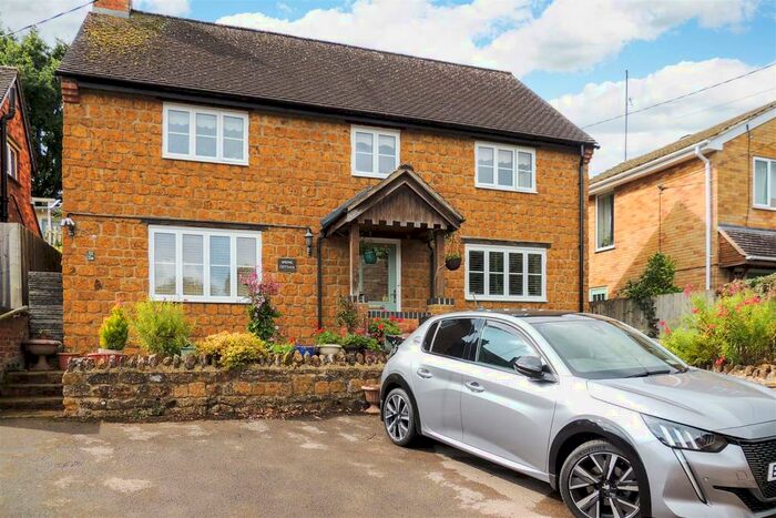 4 Bedroom House For Sale In Potters End, Byfield, Nr Daventry, NN11