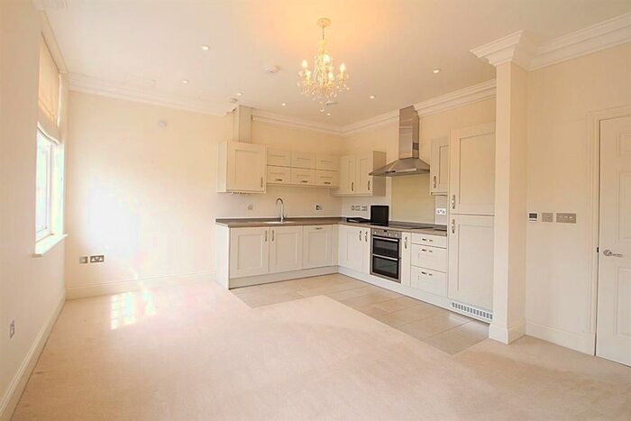 2 Bedroom Flat To Rent In Carlton Road, London, N11