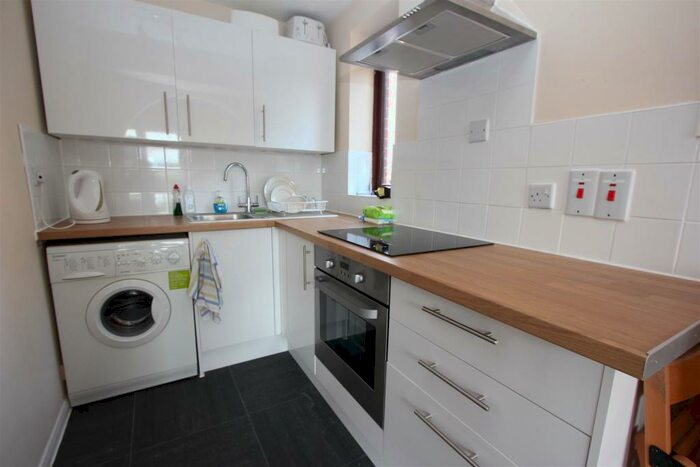 Studio To Rent In Discovery Walk, Wapping, E1W - Photo 3