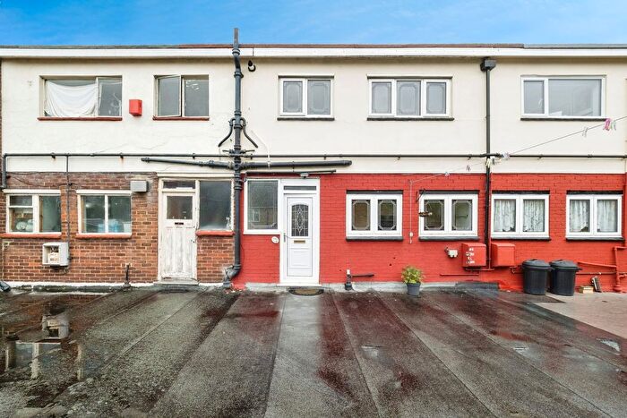 2 Bedroom Maisonette For Sale In High Street, Hornchurch, Essex, RM12
