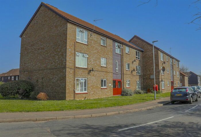 3 Bedroom Flat To Rent In Groom Road, Broxbourne, EN10