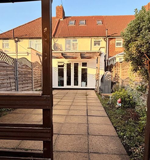 4 Bedroom Terraced House To Rent In Parsloes Avenue, Dagenham, RM9