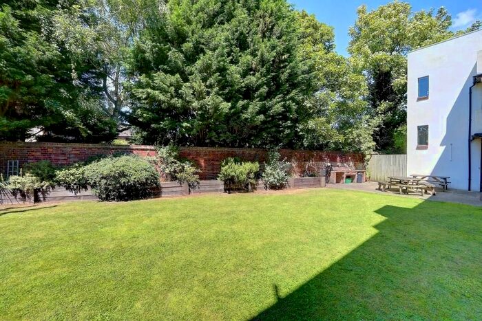 2 Bedroom Flat For Sale In Kingston Road, Wimbledon, SW19