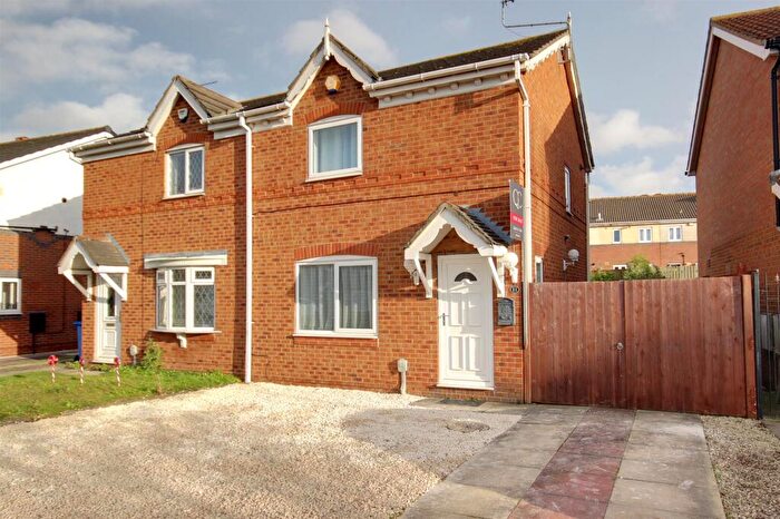2 Bedroom Semi-Detached House For Sale In Harbour Way, Hull, HU9