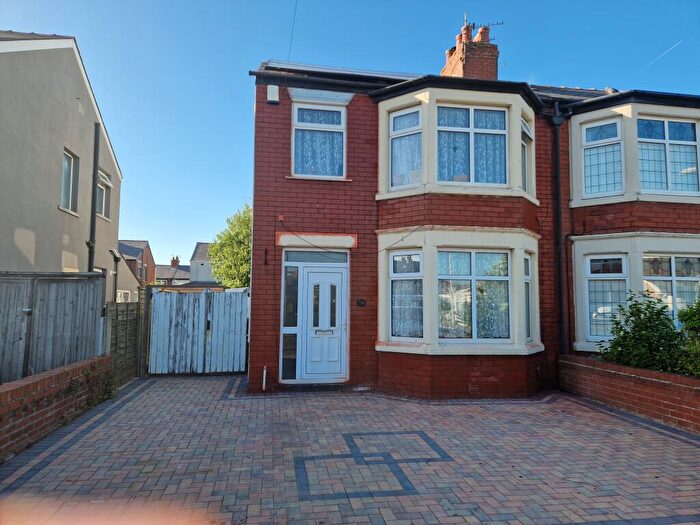 3 Bedroom Semi-Detached House For Sale In Waltham Avenue, Blackpool, FY4