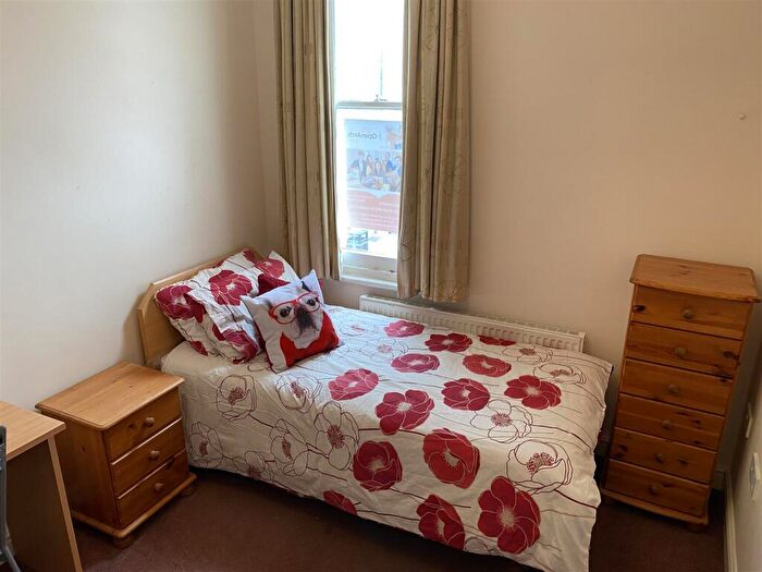 1 Bedroom Flat To Rent In Room, Flat, Mill Road, Cambridge, CB1