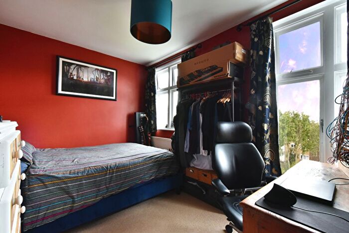 2 Bedroom Flat To Rent In Canonbie Road, London, SE23