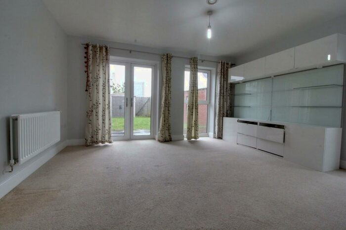 3 Bedroom Town House To Rent In Windrush Grove, Birmingham, B15