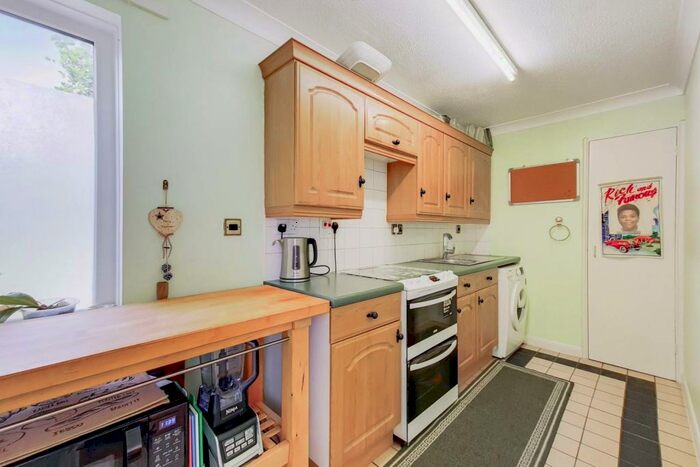 1 Bedroom Flat To Rent In Storks Road, Bermondsey, London, SE16