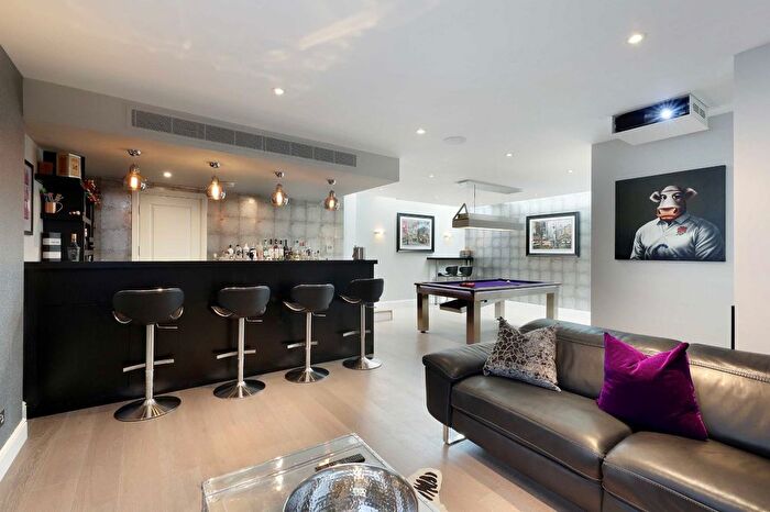 6 Bedroom Detached House For Sale In Ledborough Wood, Beaconsfield, Buckinghamshire, HP9