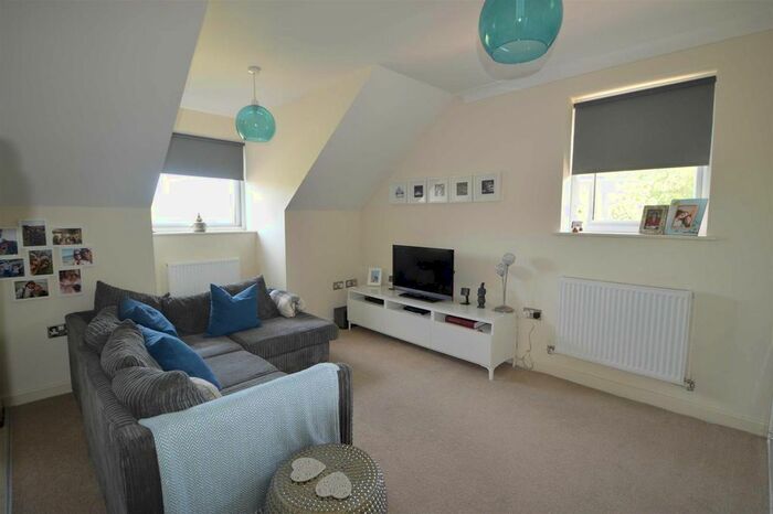 1 Bedroom Flat To Rent In Station Approach, Farningham Road, Crowborough TN6