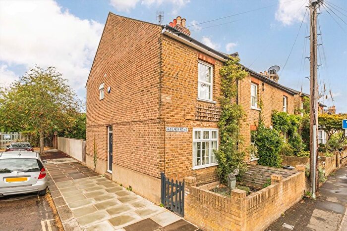 2 Bedroom End Terrace House For Sale In Railway Road, Teddington, TW11