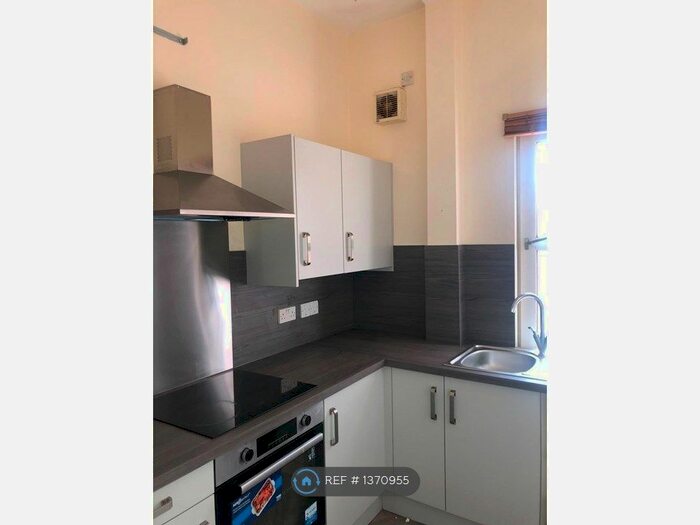 1 Bedroom Flat To Rent In High Street, Rhyl, LL18