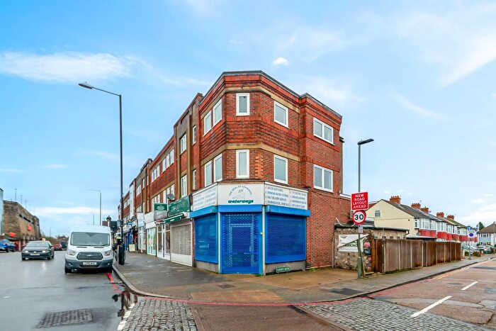 3 Bedroom Flat To Rent In West Wickham, BR4