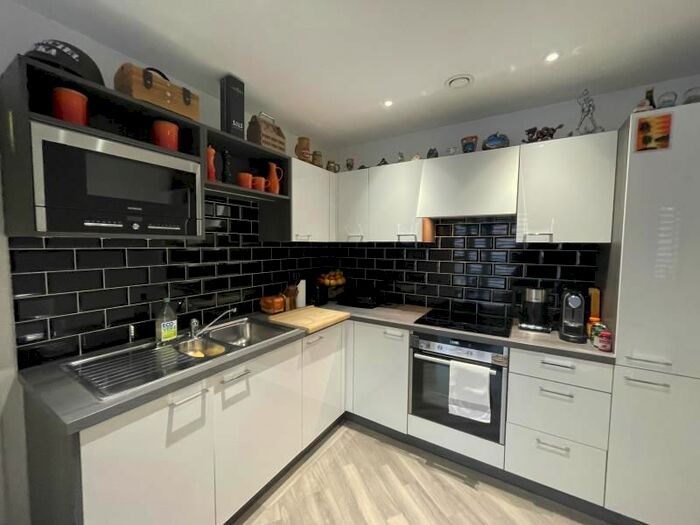 1 Bedroom Flat To Rent In Royal Court, Connersville Way, Croydon, CR0