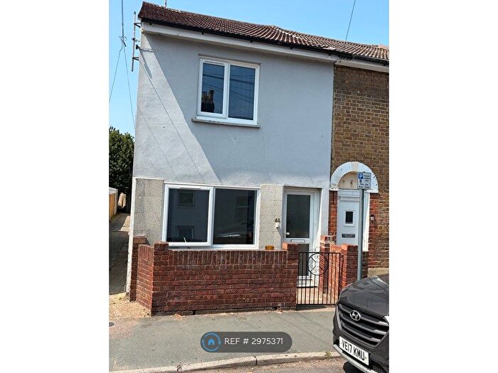 2 Bedroom End Terrace House To Rent In Fox St, Gillingham, ME7