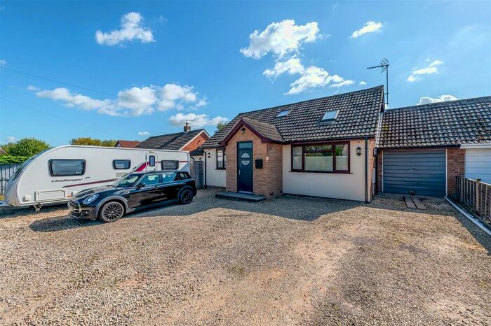 4 Bedroom Semi-Detached House For Sale In Crown Lane, Creech Heathfield, Taunton, TA3