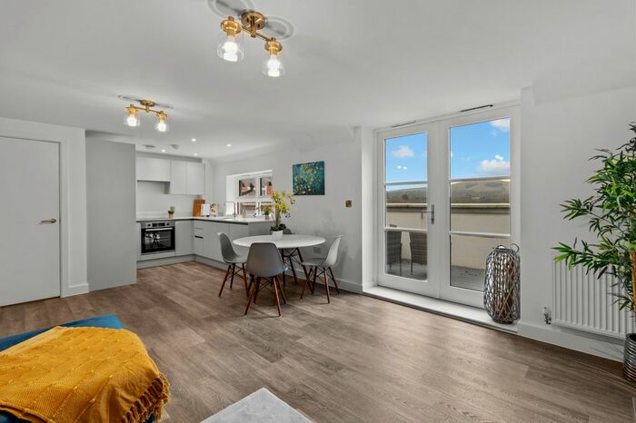 3 Bedroom Flat For Sale In Hassocks Road, Hurstpierpoint, BN6