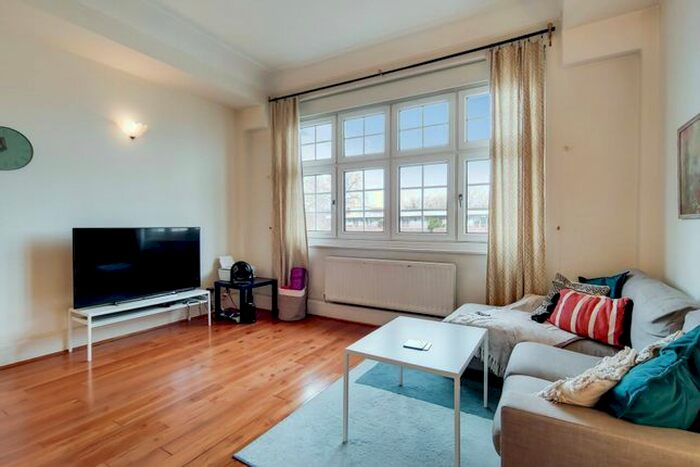 2 Bedroom Flat To Rent In Rosebery Avenue, Clerkenwell, London, EC1R