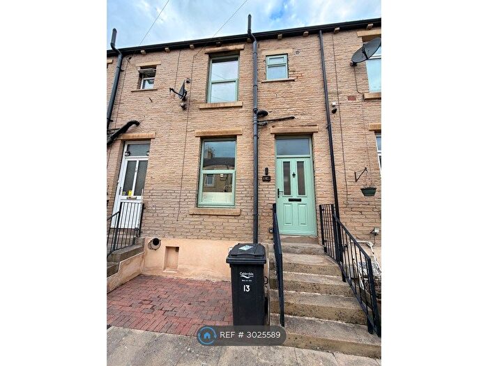 1 Bedroom Terraced House To Rent In West St, Brighouse, HD6