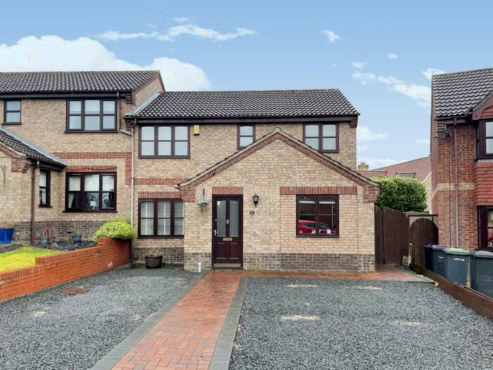 3 Bedroom Semi-Detached House For Sale In Heathfield Avenue, Branston, LN4