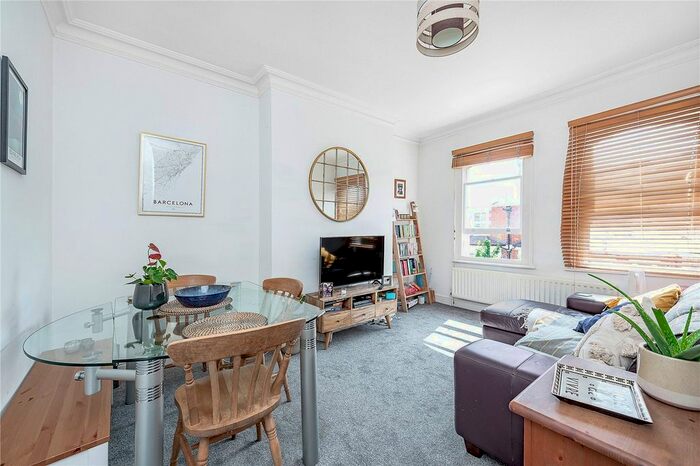 2 Bedroom Flat To Rent In Tregothnan Road, Clapham, London, SW9