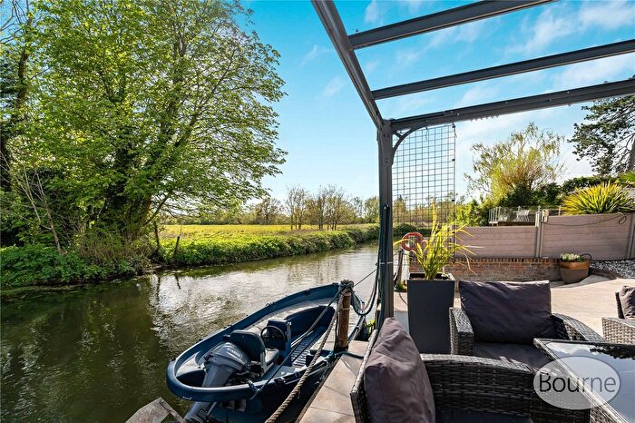 3 Bedroom Detached House For Sale In Riverside Gardens, Old Woking, Woking, Surrey, GU22