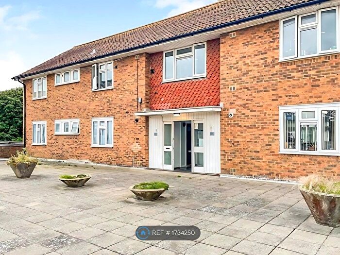 3 Bedroom Flat To Rent In Southwick Square, Southwick, Brighton, BN42