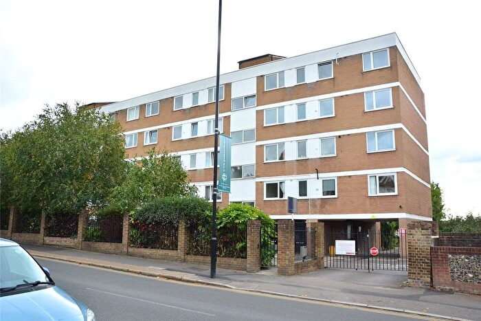 2 Bedroom Flat To Rent In Belmont Hill, London, SE13