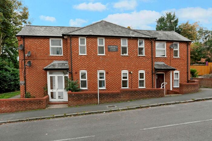1 Bedroom Flat To Rent In Pinions Road, High Wycombe, HP13