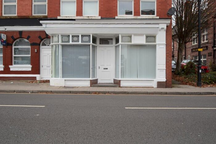 2 Bedroom Flat To Rent In Middle Hillgate, Stockport, Cheshire, SK1