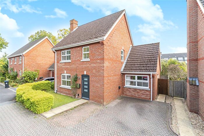 4 Bedroom Detached House For Sale In Brushfield Way, Knaphill, Woking, Surrey, GU21