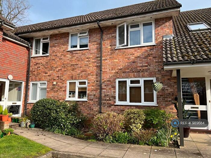 2 Bedroom Flat To Rent In Menin Way, Farnham, GU9