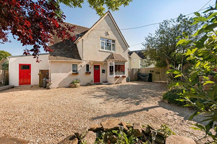 3 Bedroom Detached House For Sale In Burford Road, Cirencester, Gloucestershire, GL7