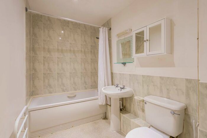 2 Bedroom Apartment To Rent In Southwood Road, Hayling Island Beach, PO11