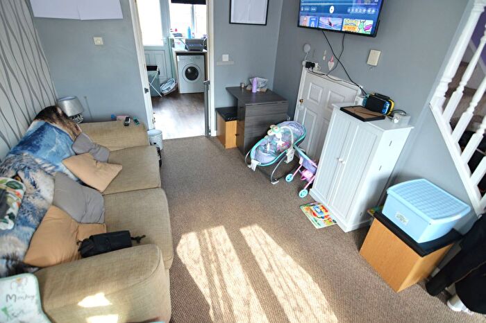 2 Bedroom Terraced House For Sale In Kingsgate, Grimsby, DN32