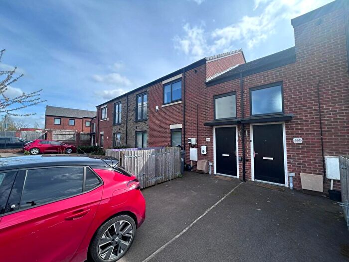 2 Bedroom Apartment To Rent In Farnborough Road, Manchester, M40