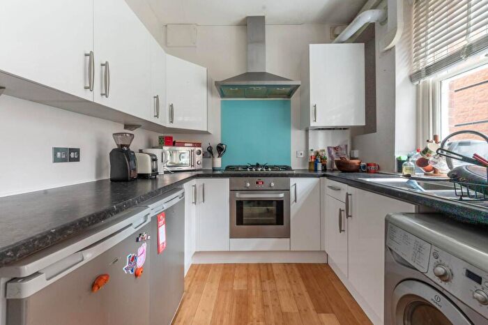 2 Bedroom Flat To Rent In Park Walk, Chelsea, London, SW10