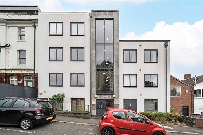 2 Bedroom Flat To Rent In Morden Hill, London, SE13