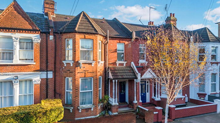 2 Bedroom Flat To Rent In Larch Road, NW2